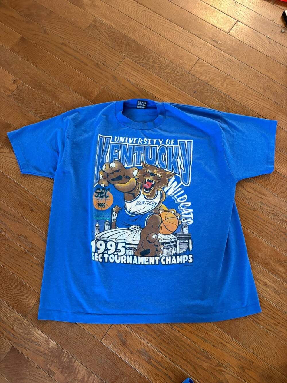 Fruit of the Loom Kentucky Wildcats 1995 SEC Tournament Champs T-Shirt XXL Blue